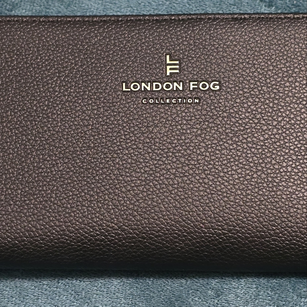 London Fog Black Pebble-Grain Zip Wallet with Gold Logo - Picture 2 of 12
